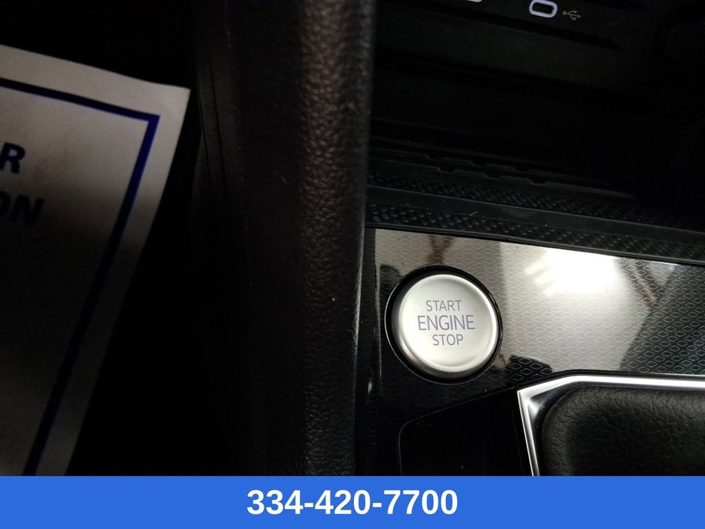 Certified 2025 Volkswagen Taos SE w/ Panoramic Sunroof Package image 26