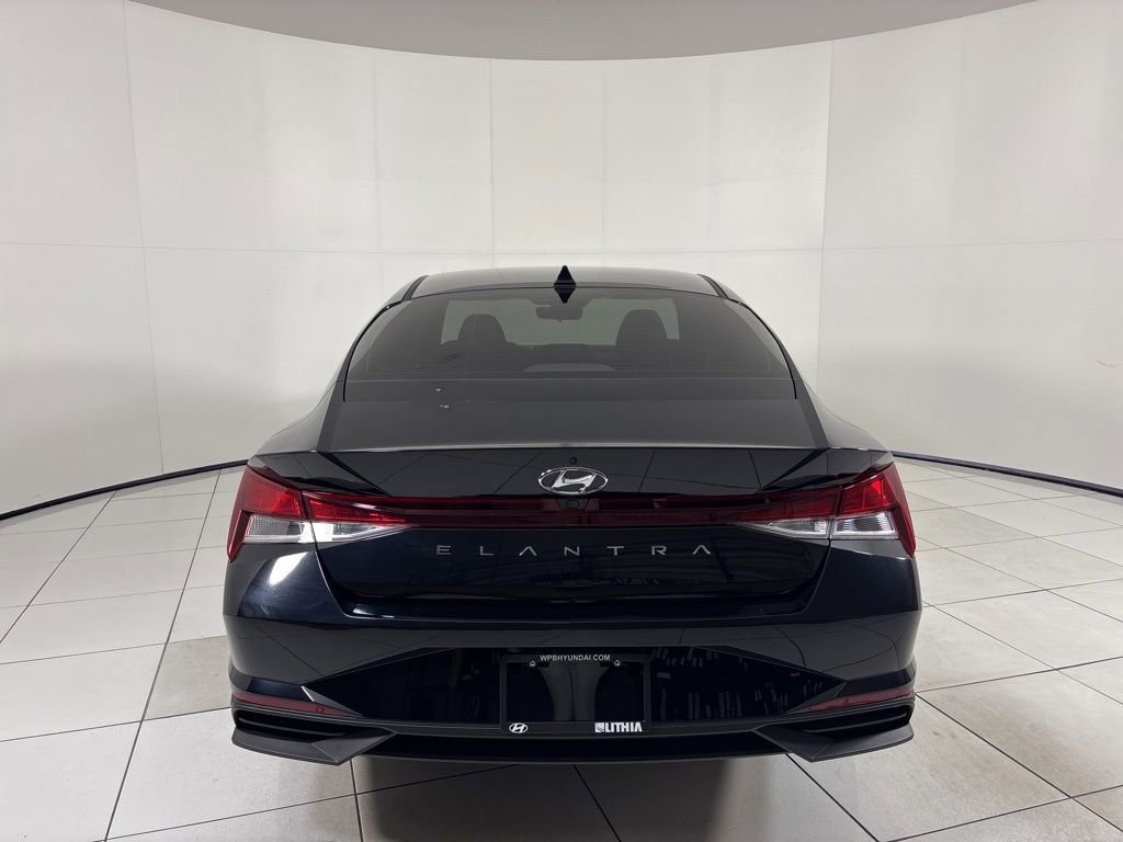 Used 2023 Hyundai Elantra SEL image 4