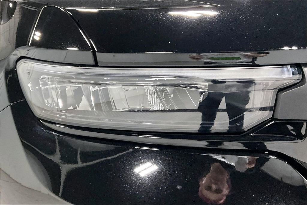 Used 2025 Jeep Grand Cherokee L Limited w/ Black Appearance Package image 40