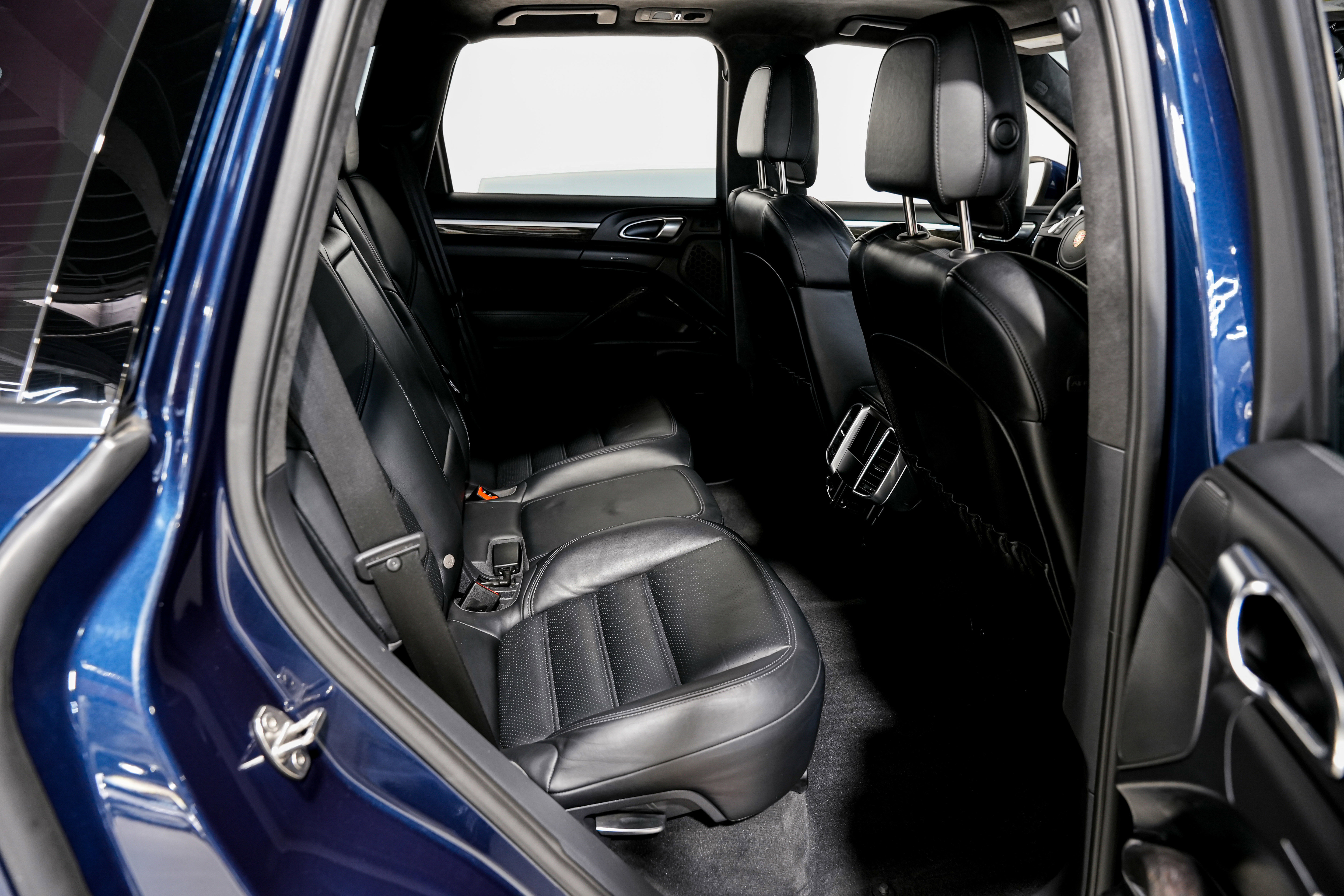 Used 2012 Porsche Cayenne Turbo image 31