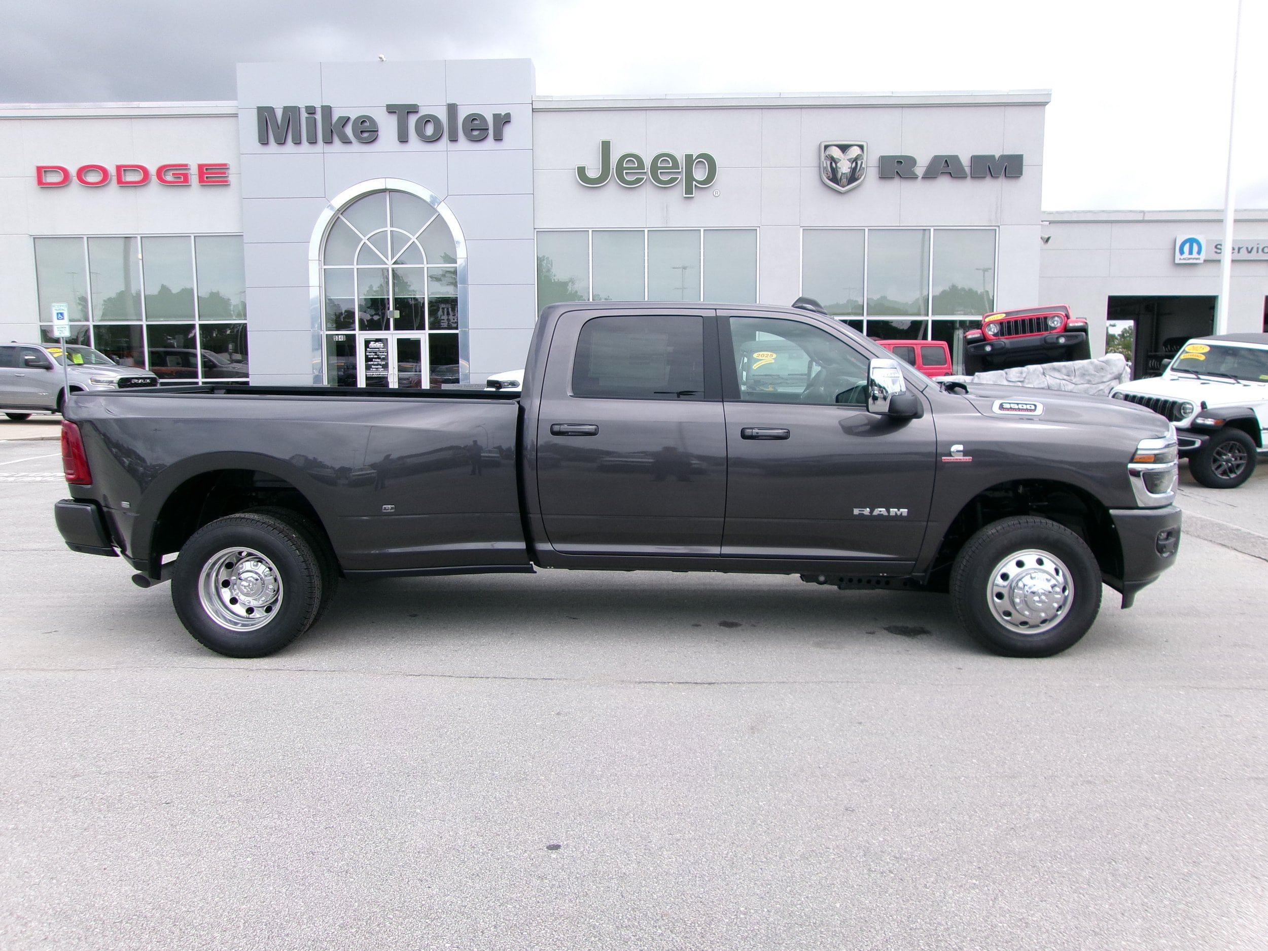 New 2026 RAM 3500 Laramie AWD/4WD image 4
