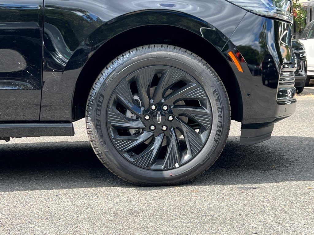 New 2025 Lincoln Navigator L Reserve w/ Jet Appearance Package image 5