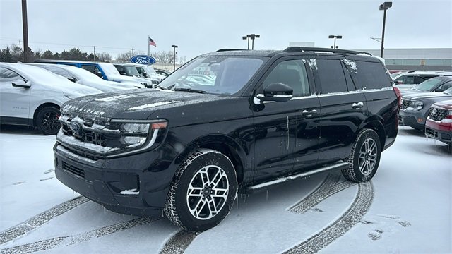 Used 2025 Ford Expedition Active image 3