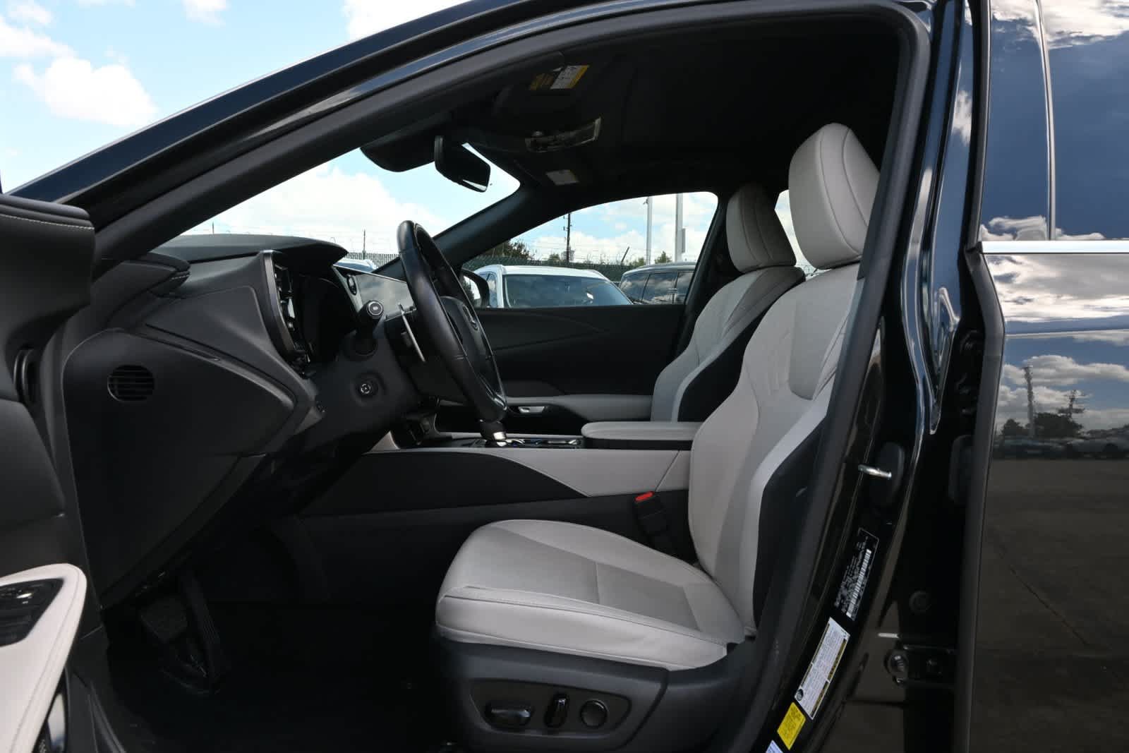 Used 2024 Lexus RX 350 Premium w/ Accessory Package (Z1) FWD image 17