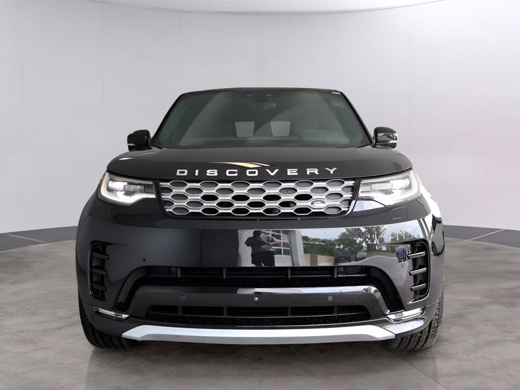 Used 2025 Land Rover Discovery Metropolitan Edition AWD/4WD image 3