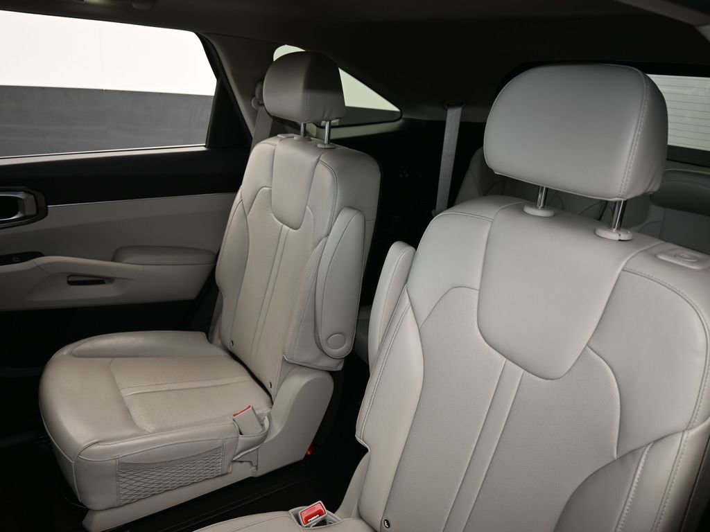 Used 2022 Kia Sorento EX w/ Panoramic Sunroof Package image 40