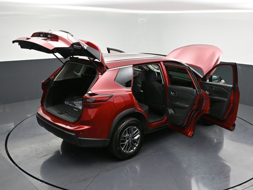 Certified 2025 Nissan Rogue S image 32