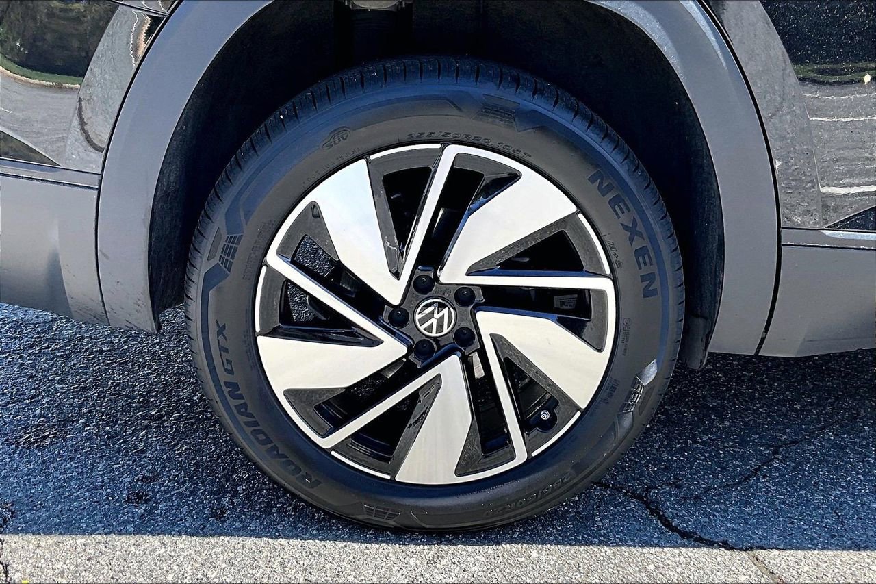 Used 2025 Volkswagen Atlas SE image 35