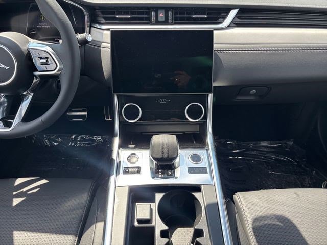 New 2024 Jaguar XF R-Dynamic SE AWD/4WD image 17