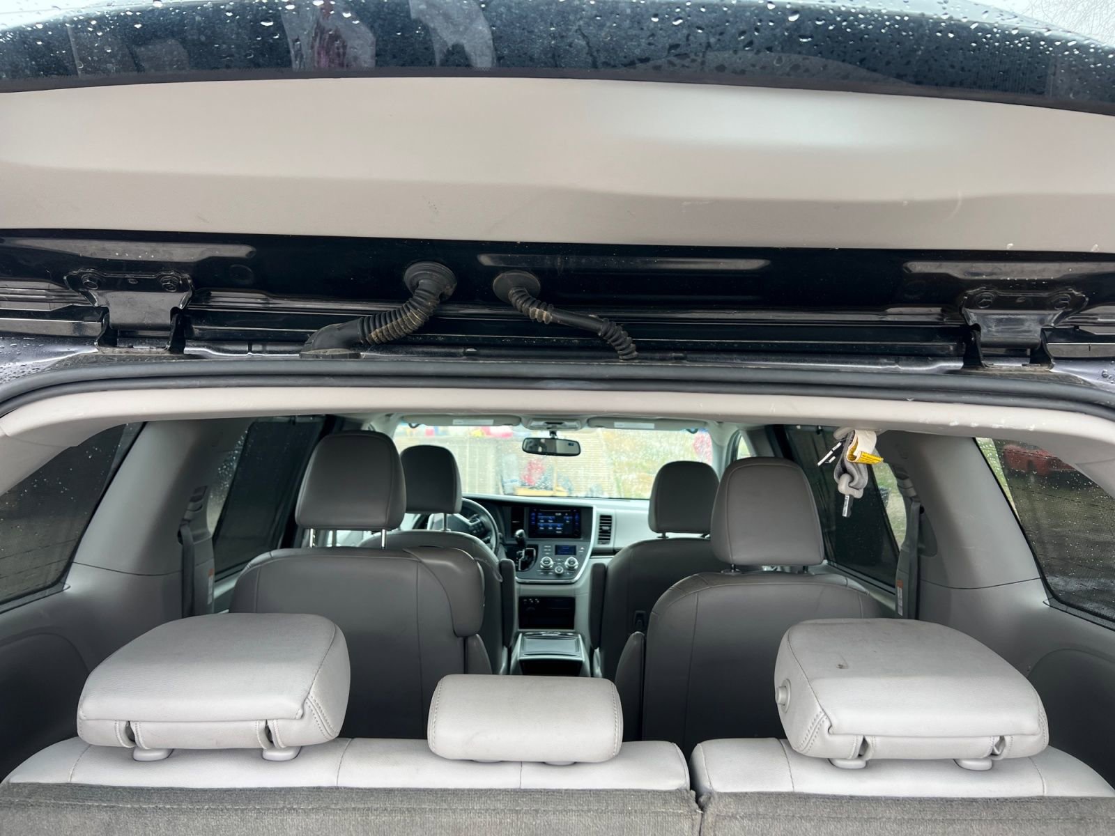 Used 2017 Toyota Sienna XLE image 28