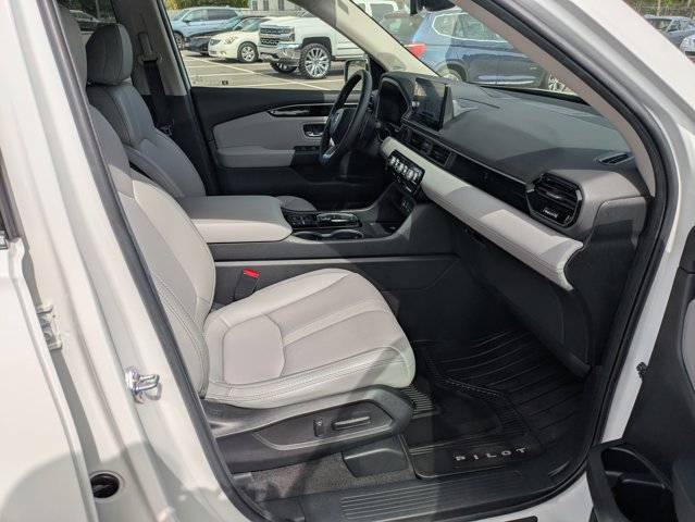 Certified 2025 Honda Pilot Touring image 18