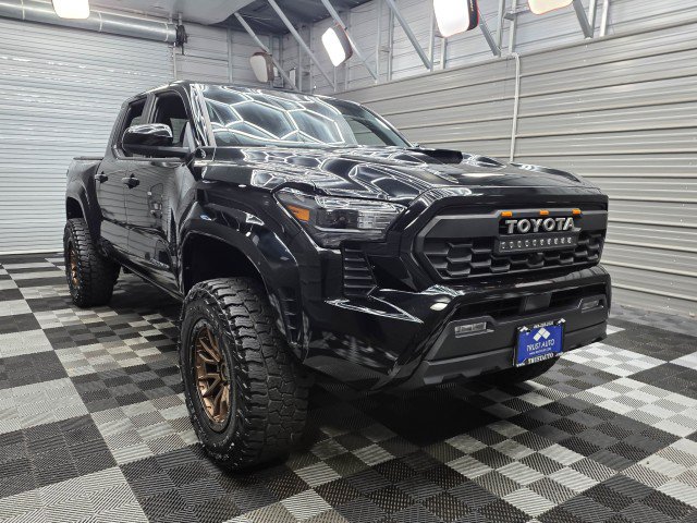 Used 2024 Toyota Tacoma TRD Sport AWD/4WD image 5