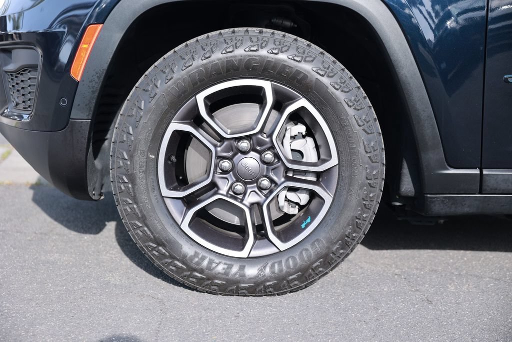 Used 2022 Jeep Grand Cherokee Trailhawk w/ Advanced Protech Group II AWD/4WD image 11