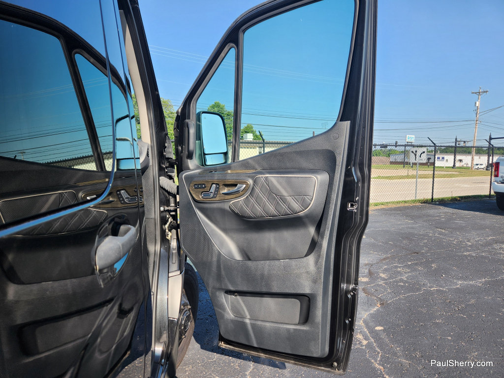 Used 2024 Mercedes-Benz Sprinter 3500 image 33