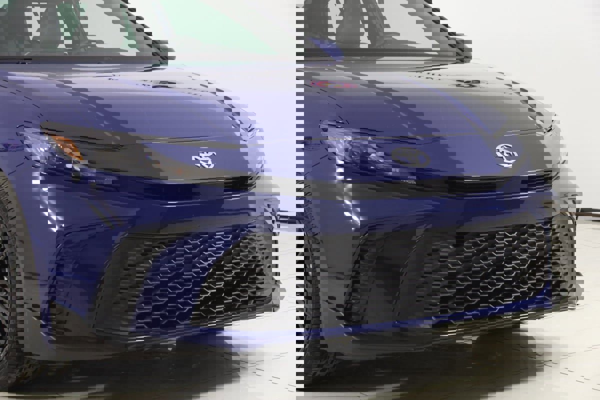 Used 2025 Toyota Camry SE image 36