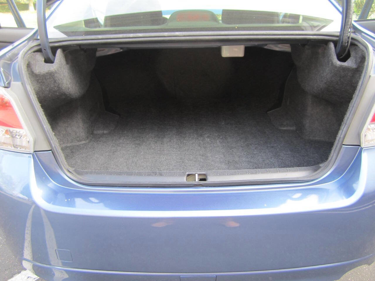 Used 2014 Subaru Impreza 2.0i Premium w/ All-Weather Package w/CVT image 11