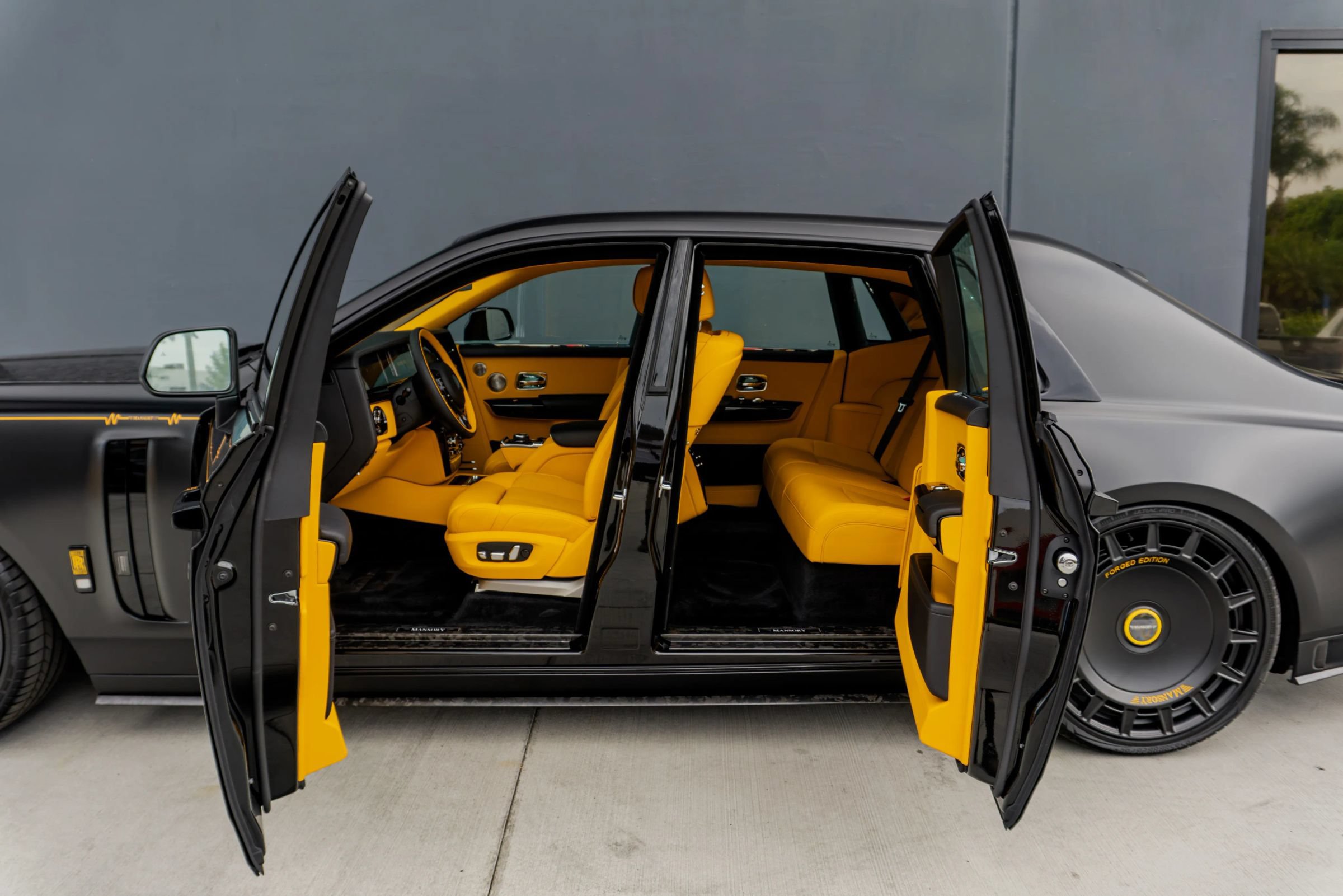 Used 2027 Rolls-Royce Phantom Sedan RWD image 13