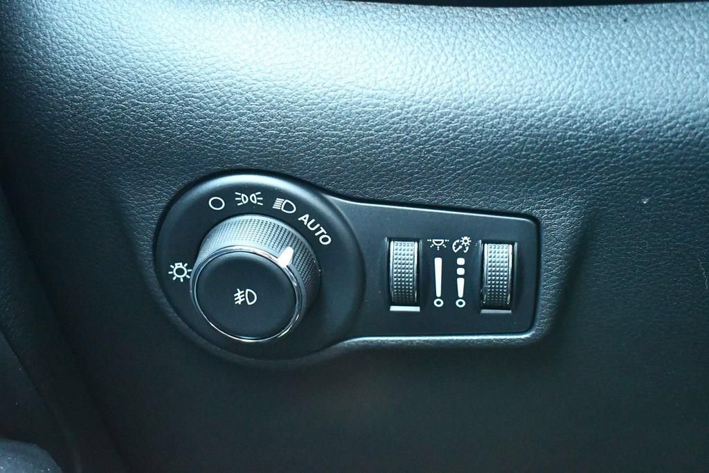 Certified 2026 Jeep Compass Latitude AWD/4WD image 17