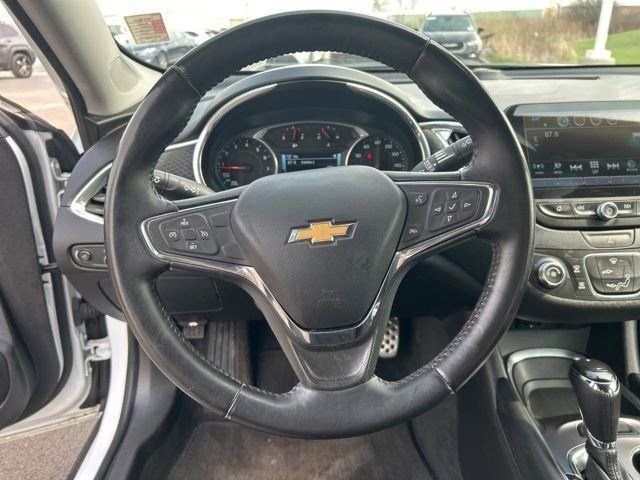 Used 2016 Chevrolet Malibu LT image 16