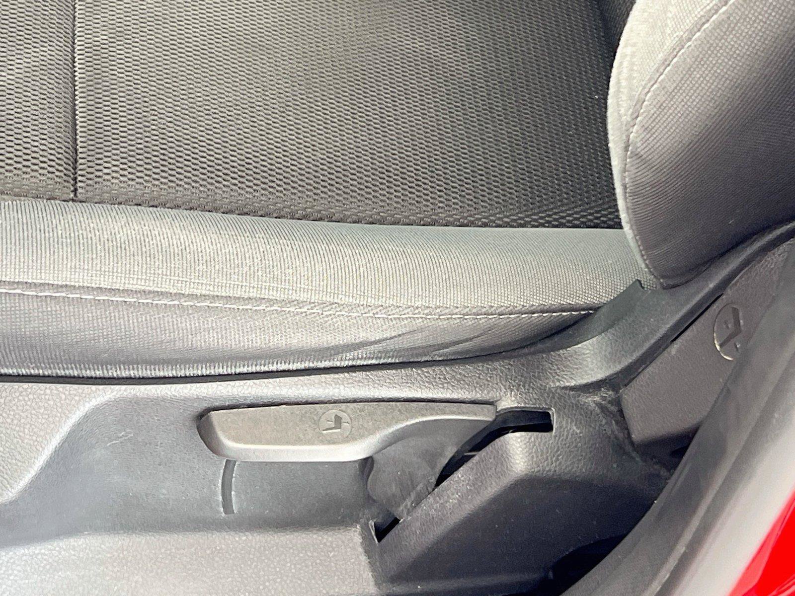 Used 2014 Ford Focus SE w/ SE Winter Package FWD image 19