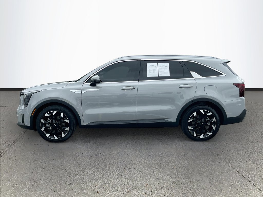 Used 2025 Kia Sorento EX w/ Panoramic Sunroof Package FWD image 4