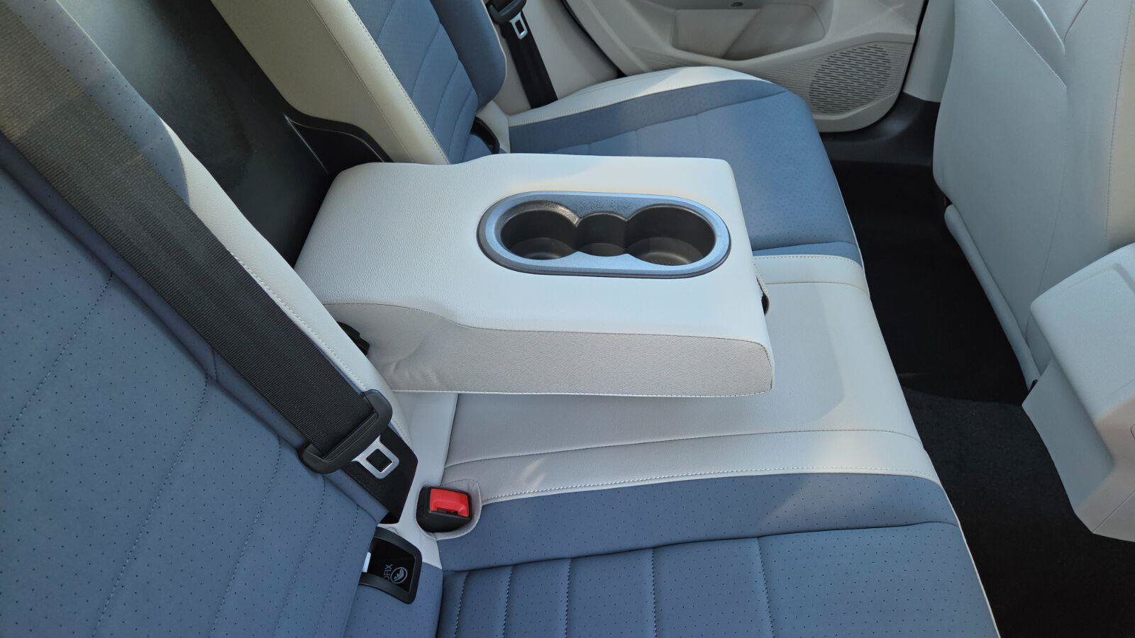 Certified 2025 Volkswagen Jetta SE w/ Sunroof Package FWD image 62