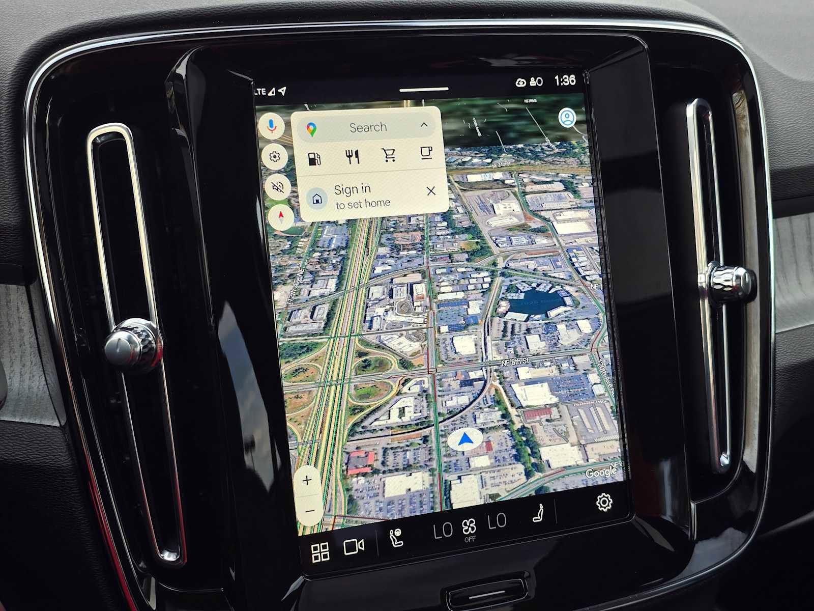 Certified 2025 Volvo XC40 B5 Plus image 29