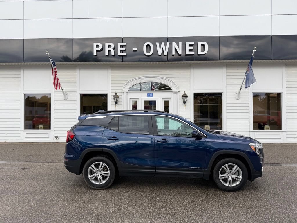 Certified 2022 GMC Terrain SLE w/ Driver Convenience Package AWD/4WD image 4