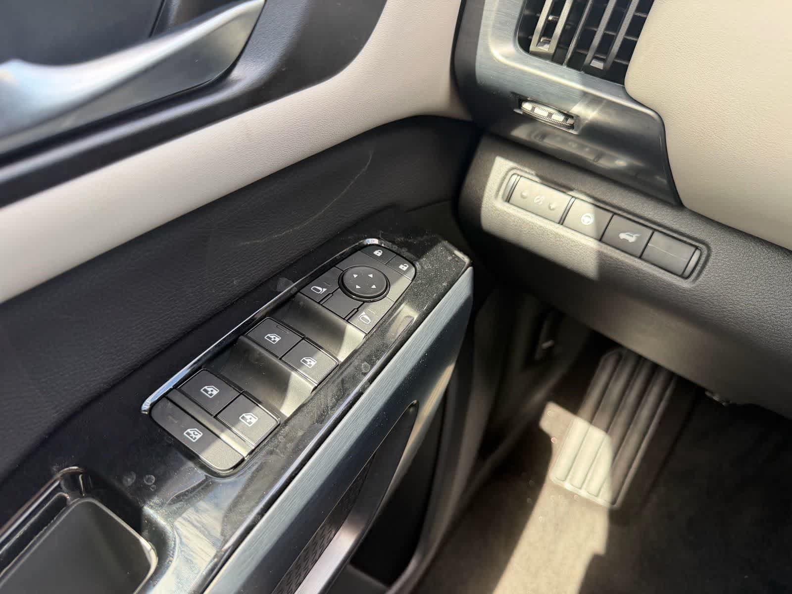New 2026 Nissan Pathfinder SL FWD image 21