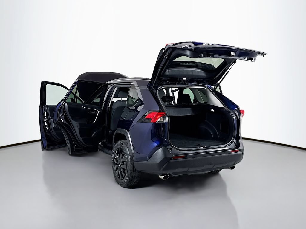 Used 2022 Toyota RAV4 XLE AWD/4WD image 24