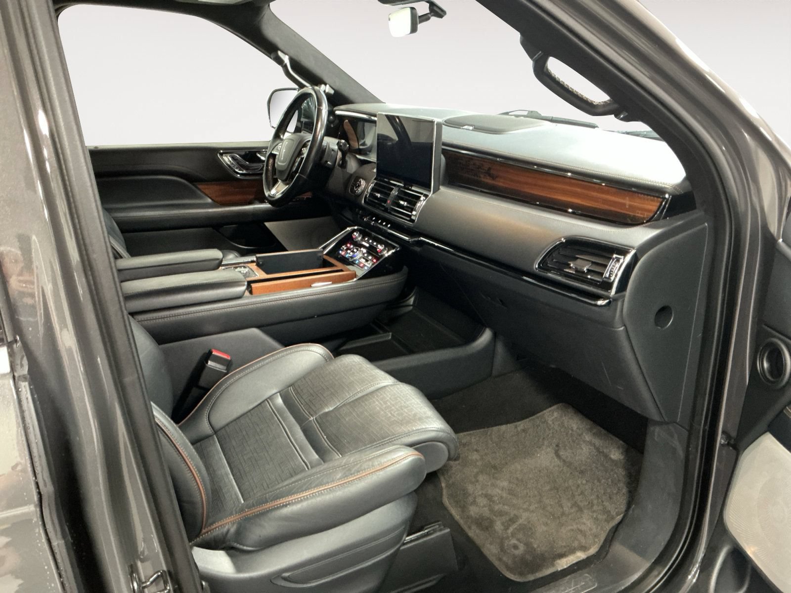 Certified 2022 Lincoln Navigator Black Label AWD/4WD image 15