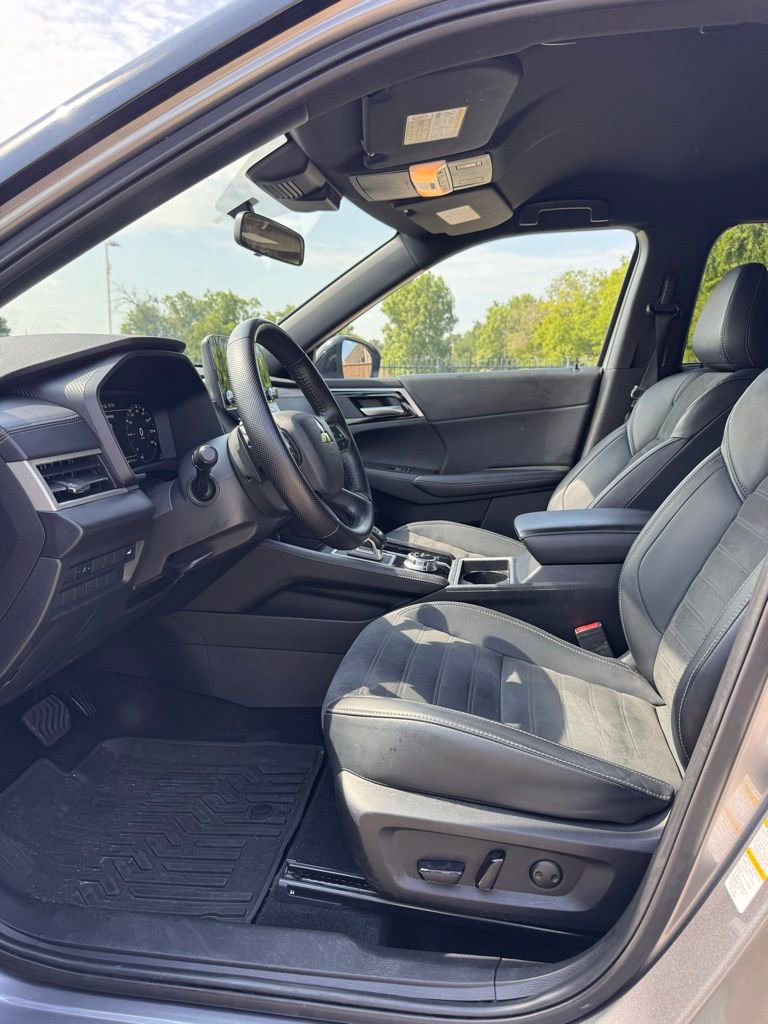 Used 2024 Mitsubishi Outlander SE Black Edition FWD image 6