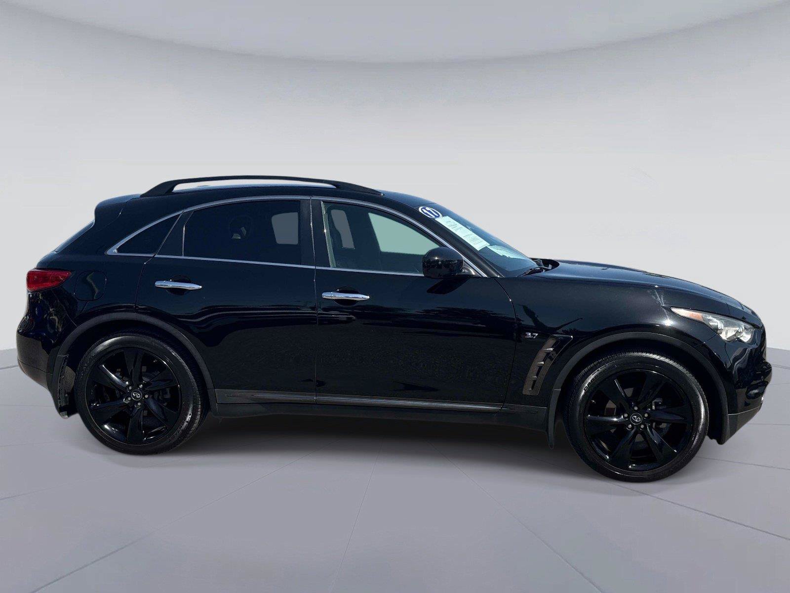 Used 2017 INFINITI QX70 2WD w/ Premium Package image 2