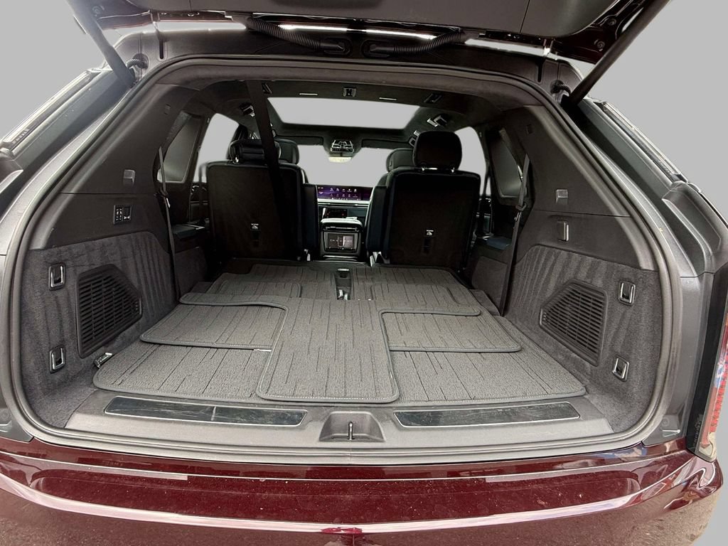 Used 2025 Cadillac Escalade IQ Luxury 2 w/ LPO, Premium Carpet Package AWD/4WD image 17