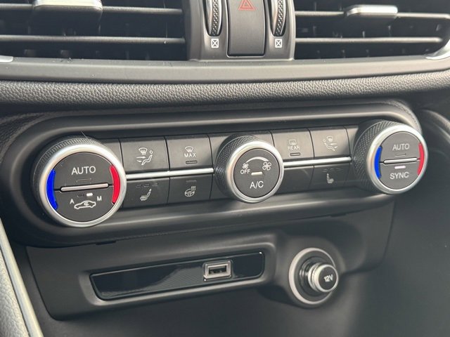 New 2025 Alfa Romeo Giulia AWD w/ Driving Assist Package image 21
