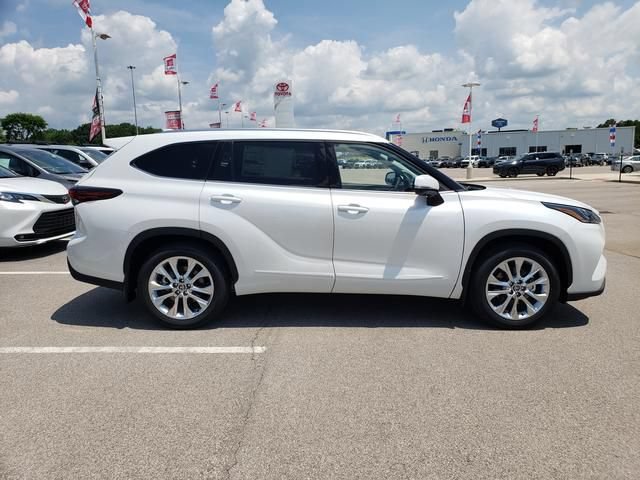 New 2026 Toyota Highlander Limited AWD/4WD image 4