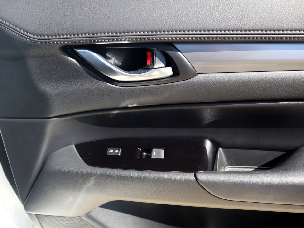 Used 2019 MAZDA CX-5 Touring image 11