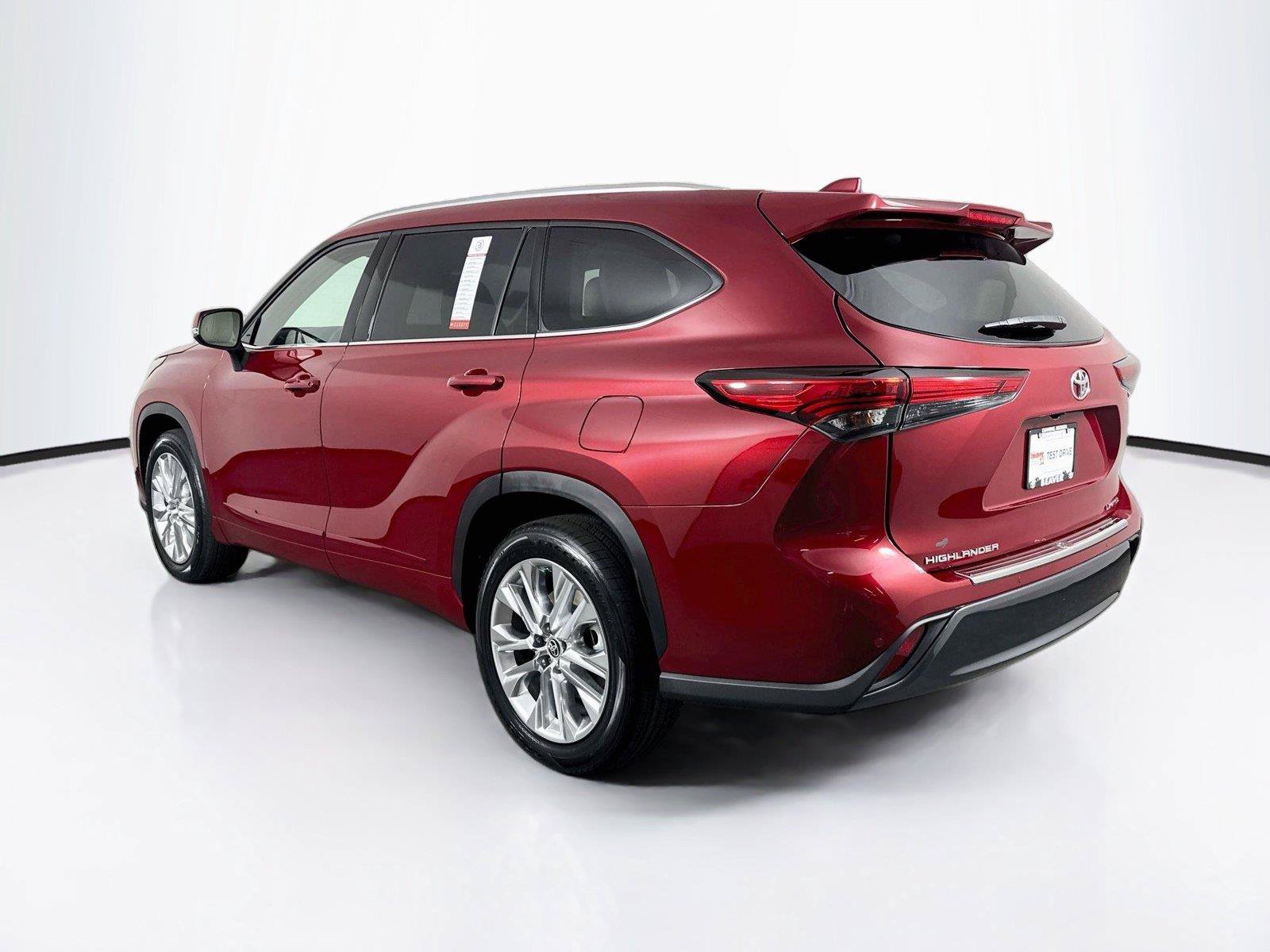 Certified 2021 Toyota Highlander Limited FWD image 13