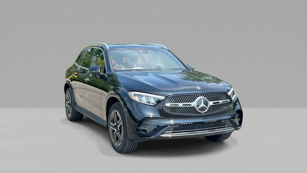 Used 2027 Mercedes-Benz GLC 300 4MATIC image 2