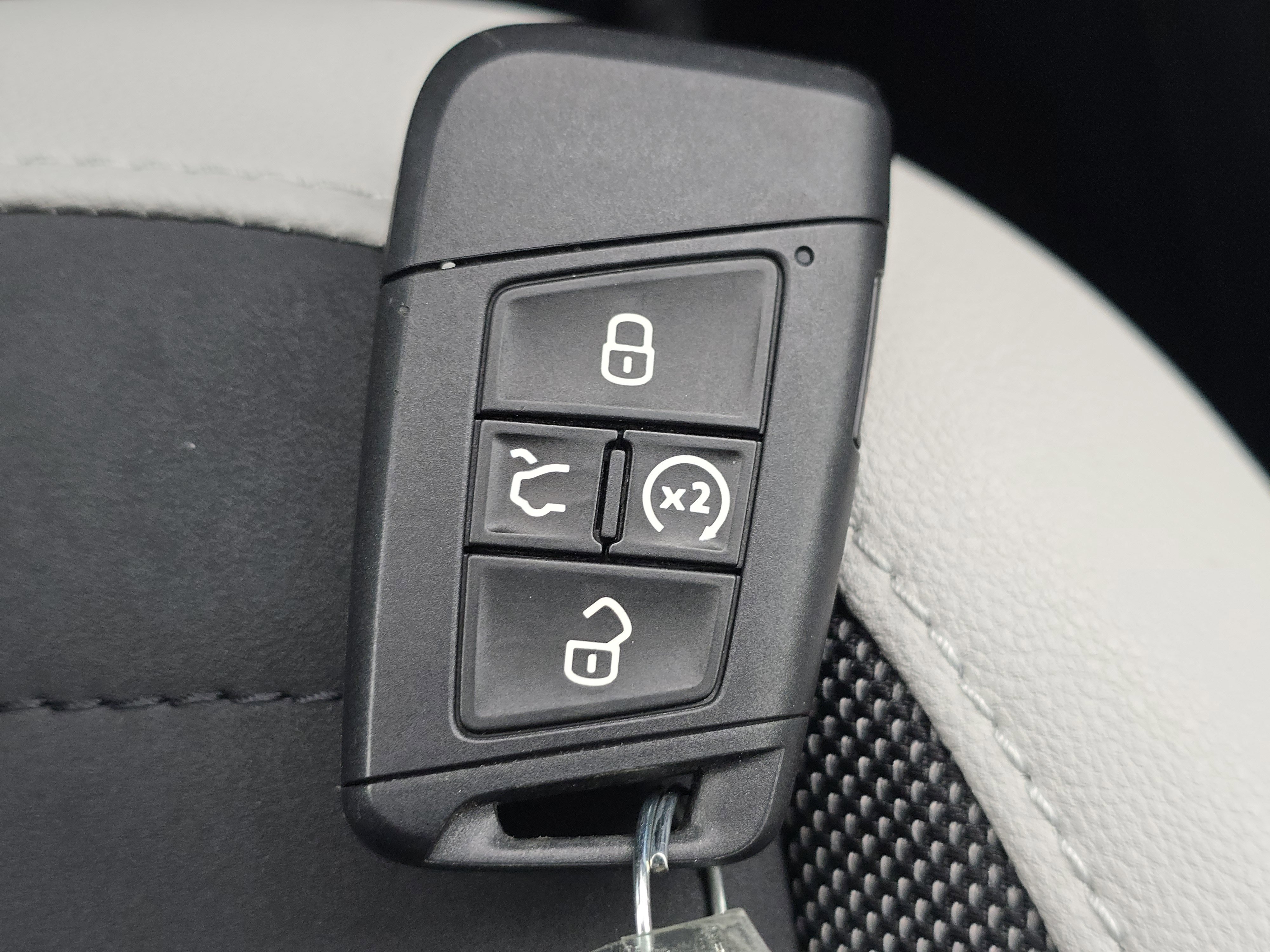 New 2025 Volkswagen Taos SE image 27