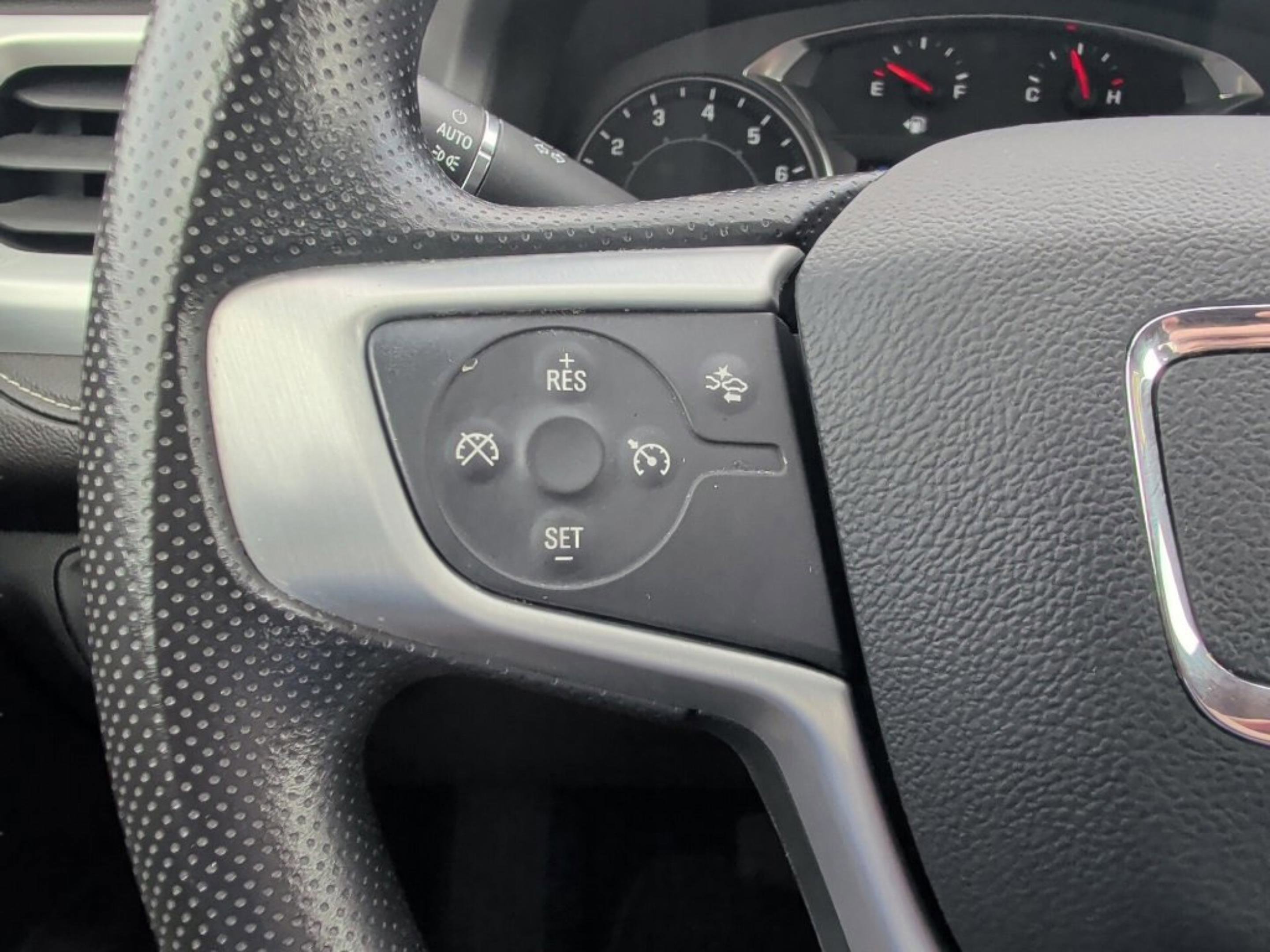 Used 2023 GMC Acadia SLE image 12