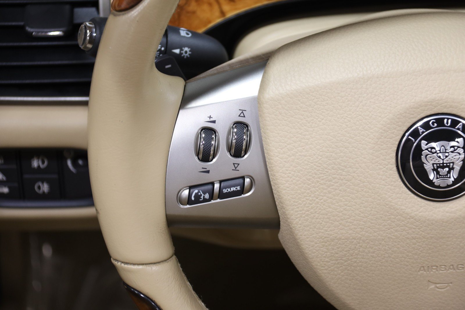 Used 2007 Jaguar XK Convertible RWD image 48