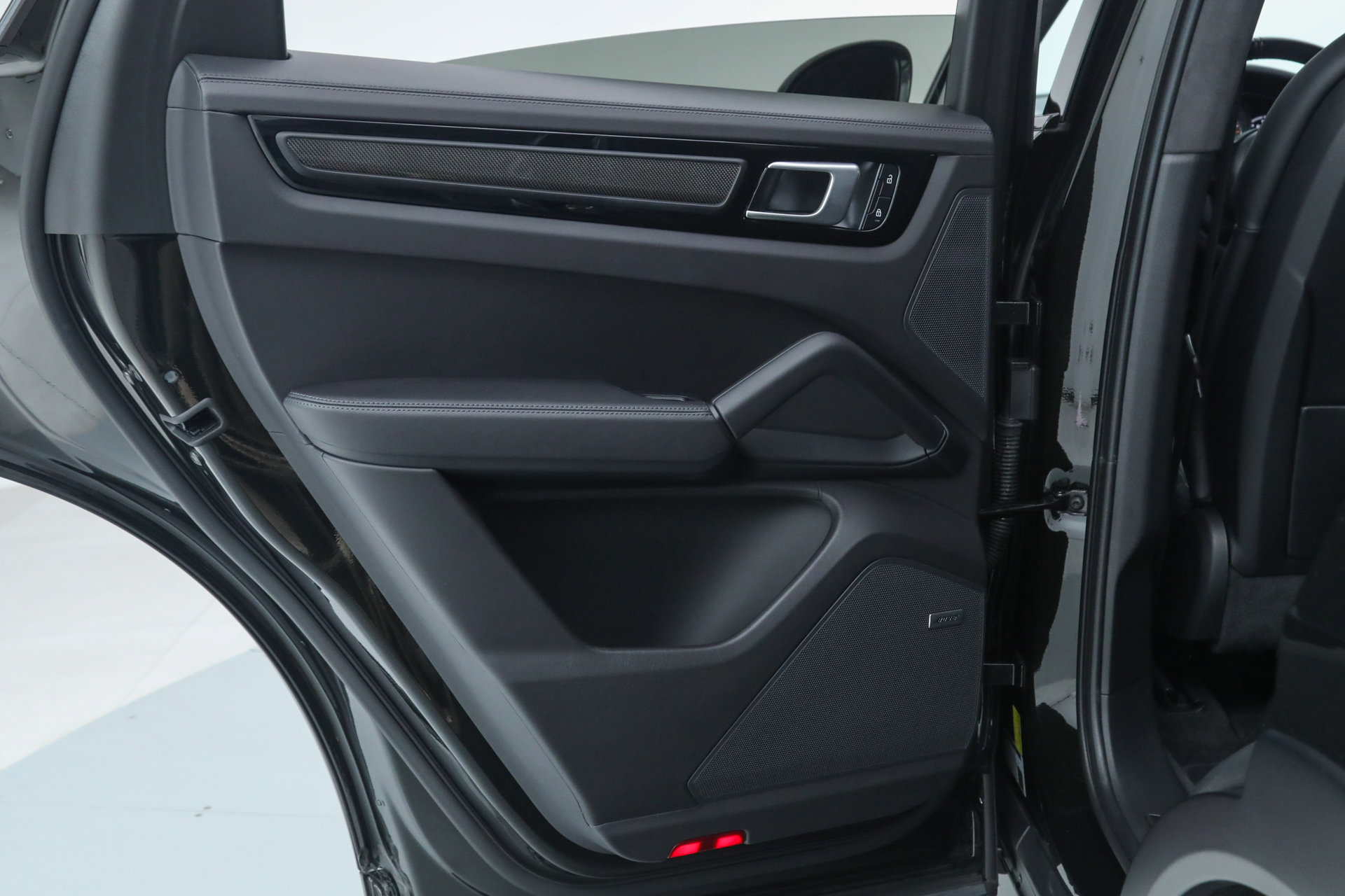 Used 2022 Porsche Cayenne Turbo GT image 34