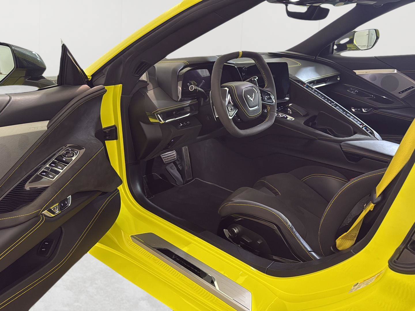 Certified 2020 Chevrolet Corvette Stingray Premium Conv w/ 3LT Preferred Equipment Group RWD image 17