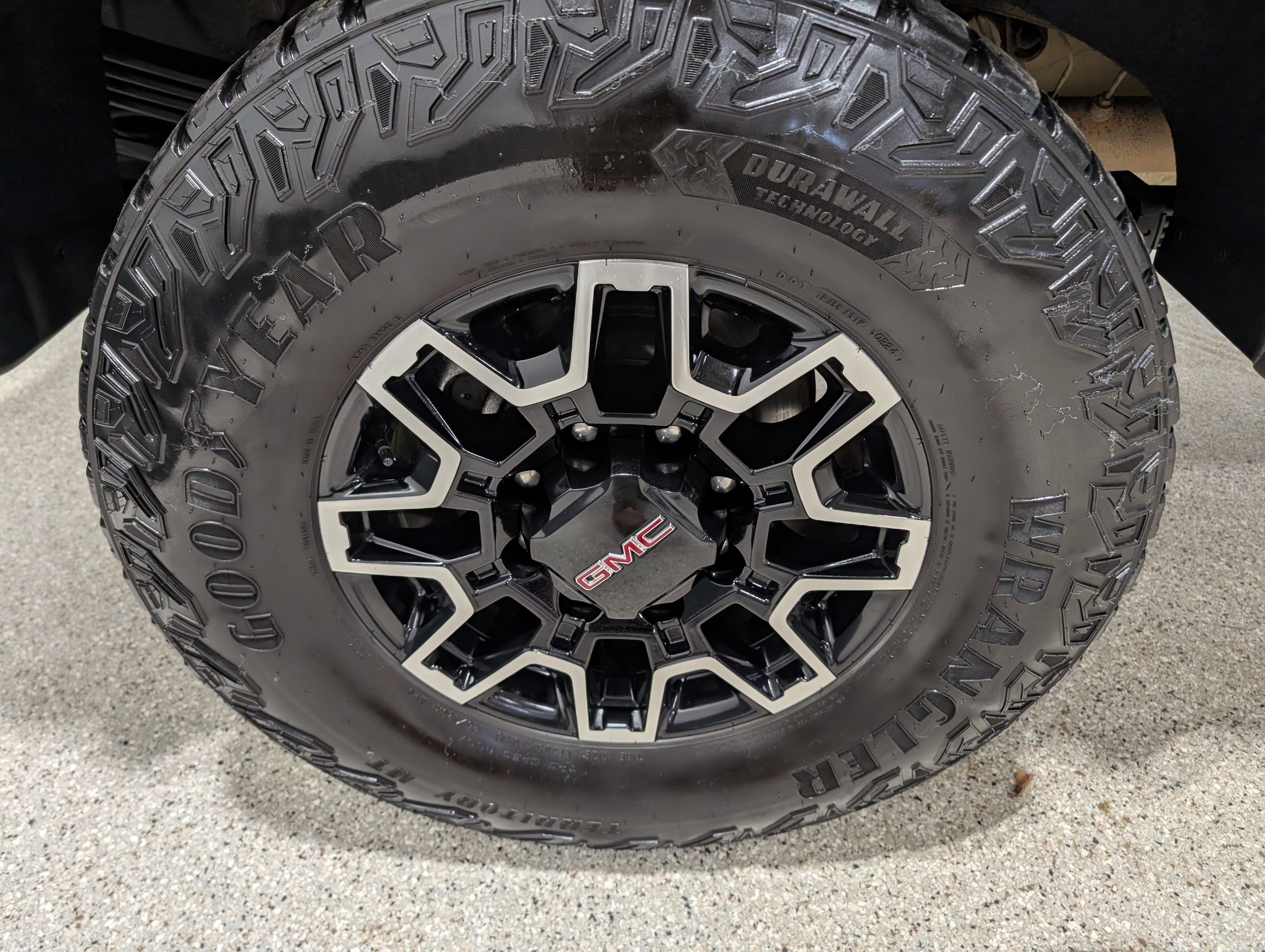 Used 2024 GMC Sierra 2500 AT4X AWD/4WD image 14