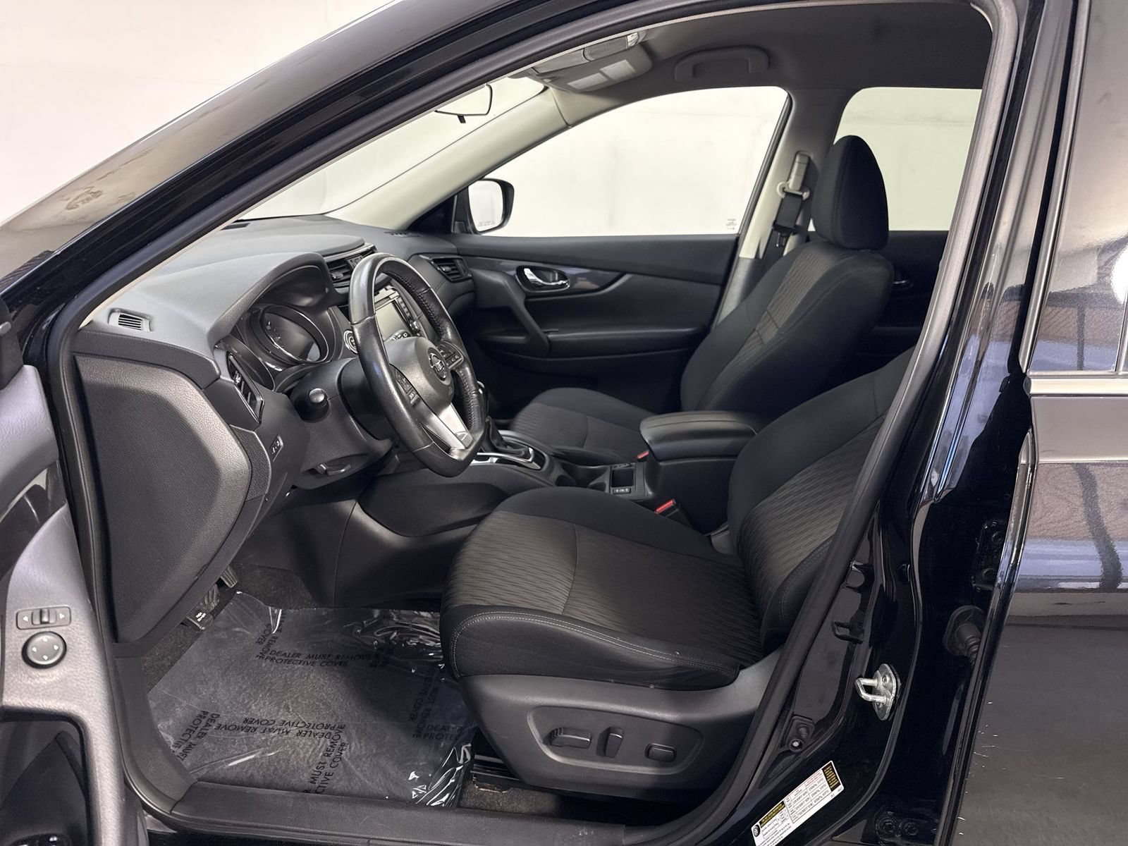 Used 2018 Nissan Rogue SV AWD/4WD image 4