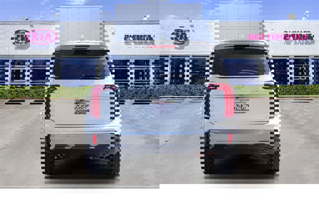 Certified 2023 Kia Telluride LX image 5