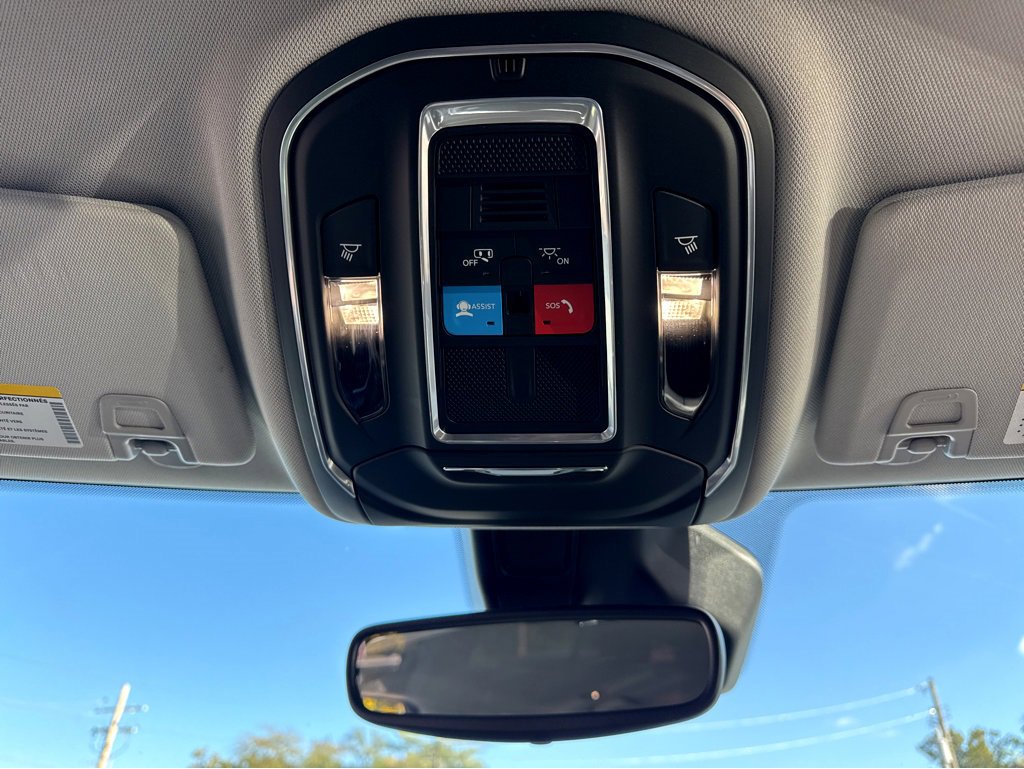 Used 2023 Jeep Grand Cherokee Laredo image 24