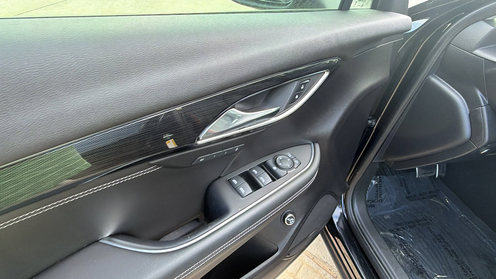 Used 2023 Buick Envision Essence w/ Sport Touring Package image 15