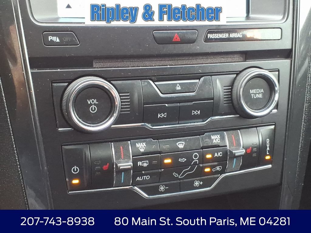 Used 2017 Ford Explorer XLT w/ Equipment Group 202A AWD/4WD image 21